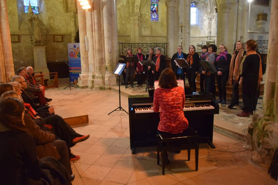 Les ensembles vocaux Des Contrasté*e*s et Chants du Voyage